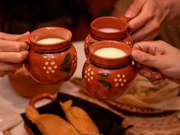 El atole de avena destaca como una alternativa accesible que combina tradición y nutrición, perfecta para quienes desean cuidar su alimentación diaria. CANVA