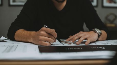 Los trabajadores informales en julio totalizaron 33.9 millones, lo que elevó la tasa de informalidad al 55.7 %. UNSPLASH / M. PERES