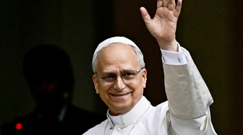 Grupos reducidos de personas se congregaron en los alrededores del aeródromo para darle la bienvenida. EFE / ARCHIVO