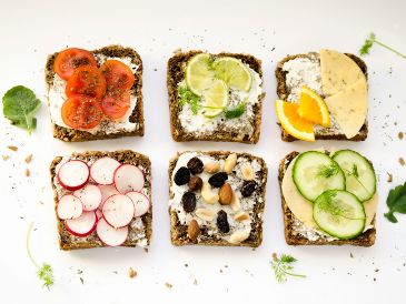 Antes de incluir el queso cottage a tu dieta es recomendable consultar a un profesional de la salud. UNSPLASH / Ola Mishchenko