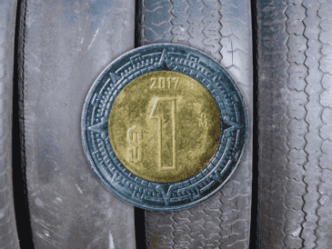 En caso de que la llanta se encuentre muy desgastada, es recomendable comprar una nueva porque sus materiales no tienen la misma resistencia que cuando eran nuevos. ESPECIAL / CANVA