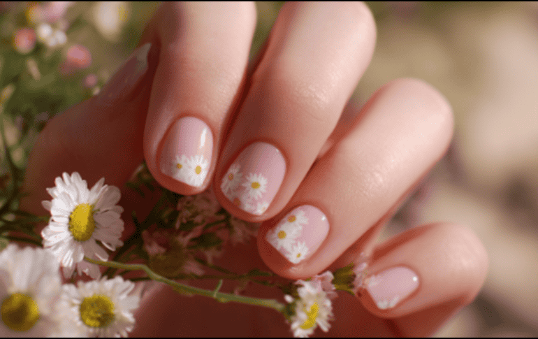 Noviembre y diciembre son de nuestros meses favoritos para el arte de uñas, queremos compartir algunas de las uñas más bonitas para el invierno y las fiestas. NAILDESIGNS.COM