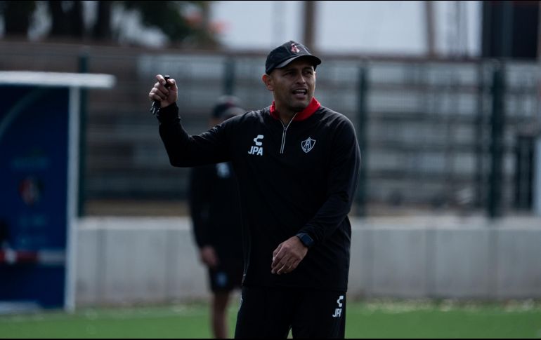 Juan Pablo Alfaro Guzmán asume el reto de dirigir a las Rojinegras como sucesor de Roberto Medina. CORTESÍA.