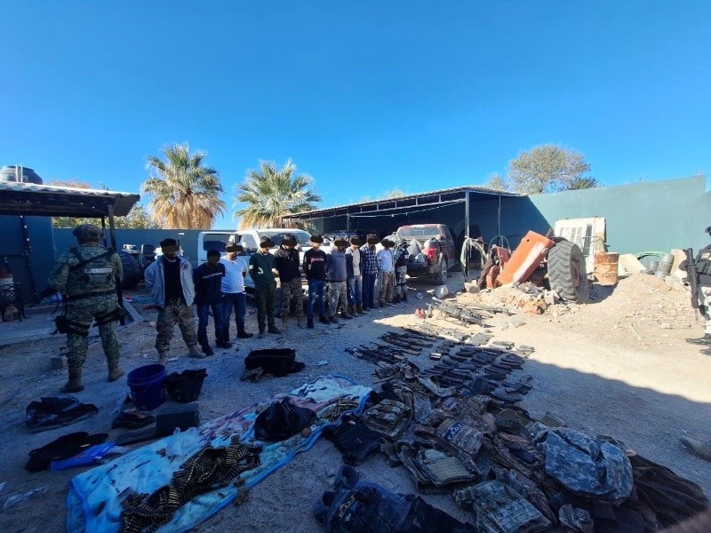 En el operativo se les aseguró armamento, artefactos explosivos, ametralladoras, dos fusiles Barret y un dron. SECRETARÍA DE SEGURIDAD Y PROTECCIÓN CIUDADANA