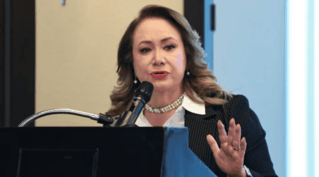 L;a Corte reiteró que esta decisión constituye un componente esencial de la dignidad, el libre desarrollo de la personalidad y el derecho a decidir