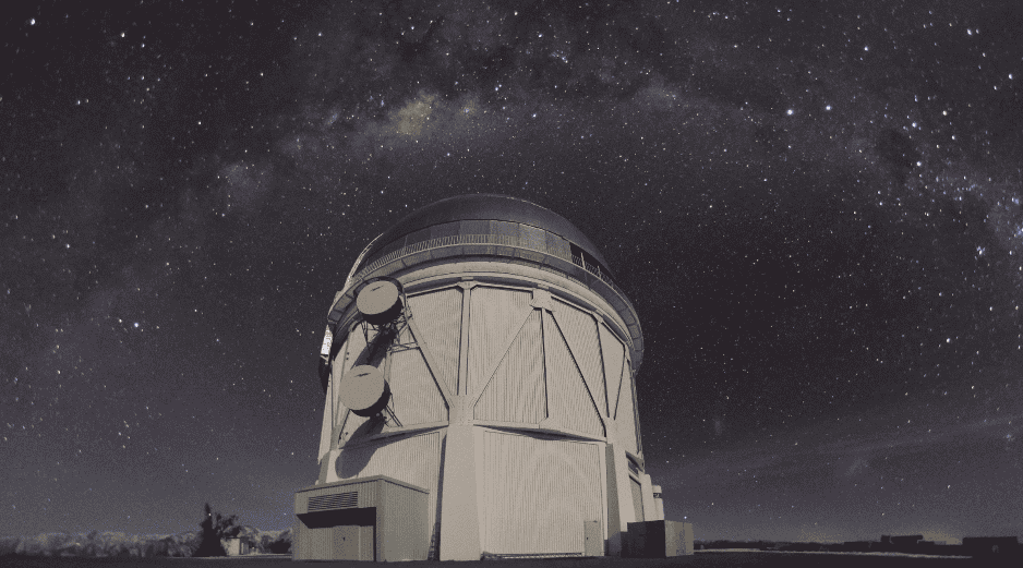 Una solución a la contaminación lumínica podría ser desplegar satélites en órbitas más bajas que las de los telescopios. EFE / ARCHIVO