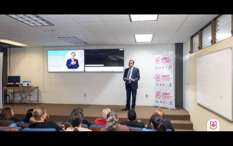 Gaona invitó a los estudiantes a explorar la amplia oferta educativa del IDEFT. CORTESÍA