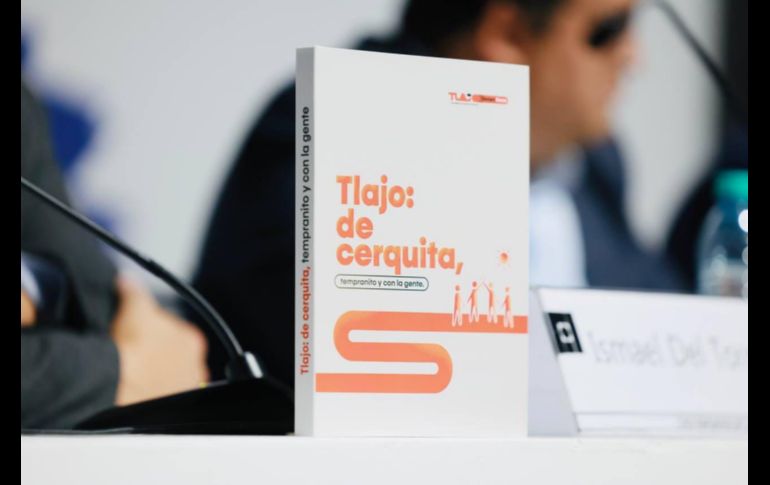 El alcalde de Tlajomulco, Quirino Velázquez, presentó una obra que aborda el modelo de cercanía y corresponsabilidad que ha impulsado su administración. ESPECIAL