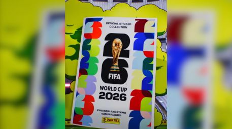 La emoción por el Mundial de Futbol de 2026 ya comienza a sentirse en el ambiente, y para aderezar la espera, Panini reveló ayer una de las portadas oficiales que tendrá el álbum de estampas. ESPECIAL / FACEBOOK, Panini America