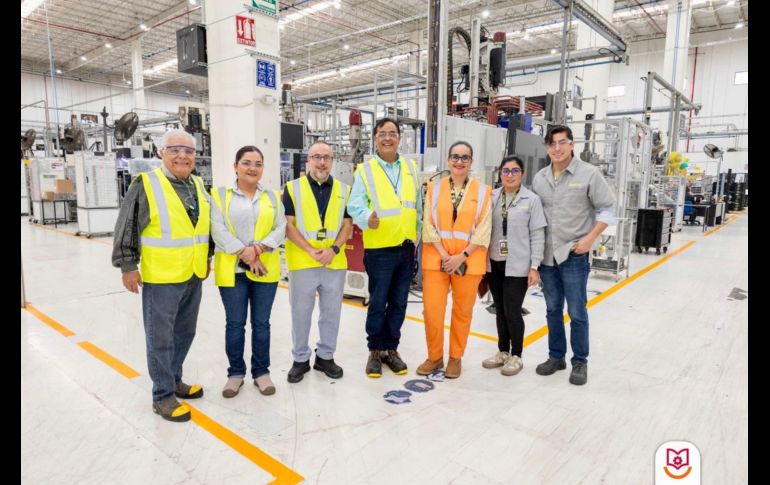 Autoridades del IDEFT y ENNOVI durante la reunión para avanzar en un convenio de colaboración. CORTESÍA