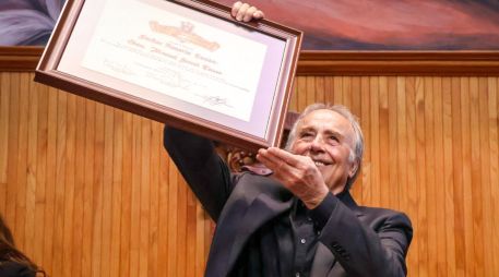 El maestro agradeció a la Universidad de Guadalajara, a la FIL y a México, país que lo acogió durante el exilio, que fue su casa, que fue su hogar. ESPECIAL / D. González
