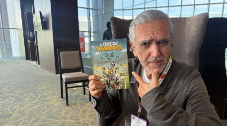 Durante una conversación con EL INFORMADOR, el caricaturista explicó que el título alude tanto a su tercera entrega como al tercer Mundial que vivirá México. EL INFORMADOR / H. NAVARRO