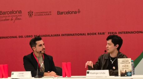 Javier Castillo durante su charla en la FIL, donde habló sobre la adaptación de “El Cuco de Cristal”. EL INFORMADOR/N.ANDRADE