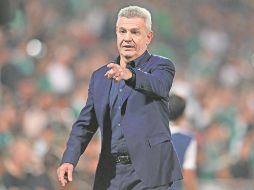 A Javier Aguirre no le genera comodidad tener que esperar hasta marzo para conocer a su tercer rival en el Mundial. AFP/A. Herrera