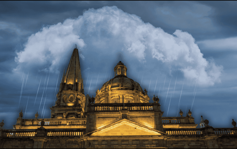 La probabilidad de lluvia este sábado en Guadalajara es alta, pero es más preponderante durante la tarde, entre el mediodía y hasta las 05:00 de la tarde. ESPECIAL / CANVA