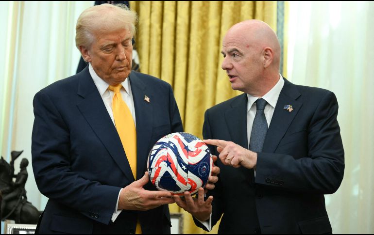 Entusiasmado por el sorteo del Mundial de 2026, el presidente Donald Trump aseguró ayer viernes 5 de diciembre que habría que rebautizar el futbol americano. AFP / ARCHIVO