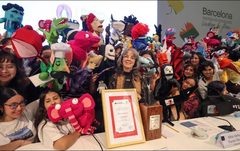 Elena Ospina recibió su homenaje desde la emoción, la gratitud y la convicción de que la caricatura sigue siendo un territorio capaz de provocar reflexión, crítica y comunidad. EL INFORMADOR/ A. NAVARRO.