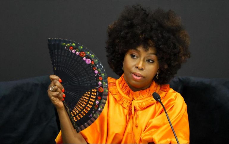 Chimamanda invita a cuestionarse qué significa soñar en un mundo donde las mujeres aún tienen limitaciones. EL INFORMADOR/ A. NAVARRO.