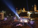 Encienden luces navideñas en la plaza del Ayuntamiento de Belén, frente a la Basílica de la NatividadEFE/ATEF SAFADI