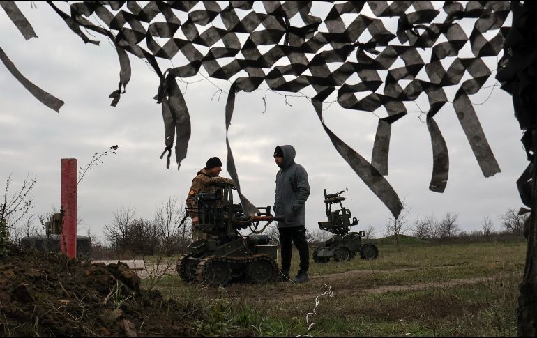 Ante los problemas de energía, el Ejército ucraniano, ha acelerado la construcción de drones e incluso robots para intervenir en batalla. EFE/Servicio de Prensa de la 65 Brigada Mecanizada