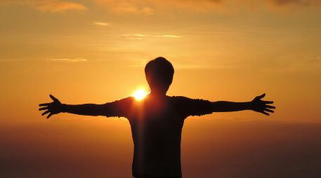 Para tener abundancia y cerrar este 2025 de la mejor manera, existen rituales fáciles que te podrían ayudar a lograrlo. UNSPLASH /  JIUNN-YIH LAU