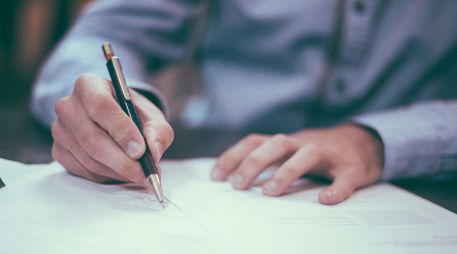 Es importante recordar que elegir un abogado de inmigración es mucho más que elegir un servicio. UNSPLASH / S. GRAHAM