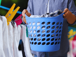 Al final, lavar ropa deportiva para que no huela mal no es cuestión de comprar productos milagro, sino de ajustar unos cuantos hábitos. ESPECIAL / CANVA