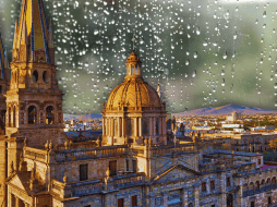 Clima en Guadalajara: El pronóstico de lluvia para este día es del 32%, pero disminuye a partir del miércoles. ESPECIAL / CANVA