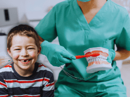 La SEP ha revelado el número de niños en las escuelas de México que requieren visitar a un dentista. ESPECIAL / CANVA