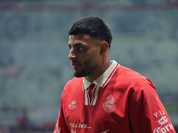 El experto en deportes aseveró que la tardanza en el retorno de Alexis Vega a las actividades del Apertura 2025 se debe a un posible mal manejo de su lesión. Imago7 / ARCHIVO