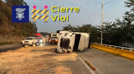 El accidente provoca tráfico en la zona esta mañana de miércoles 10 de diciembre. ESPECIAL / FACEBOOK Policía Vial Jalisco