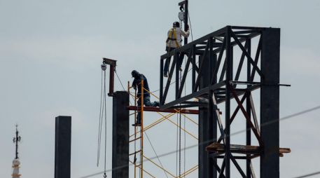 El IMSS resaltó que, del total de puestos, 9 millones 229 mil 547 son ocupados por mujeres, quienes aportan el 40.4 por ciento del empleo total. EL INFORMADOR / ARCHIVO