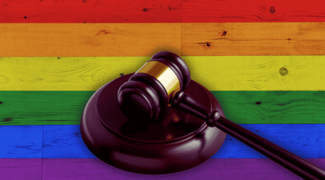 El ministro Arístides Guerrero García afirmó que la norma impugnada parte de la idea discriminatoria de que la homosexualidad constituye un riesgo para el desarrollo de los niños y adolescentes. ESPECIAL / CANVA