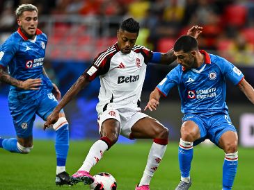 El conjunto celeste pagó caro cada una de sus desconcentraciones defensivas, especialmente en los primeros minutos, donde el cuadro brasileño impuso condiciones. EFE / N. Thekkayil