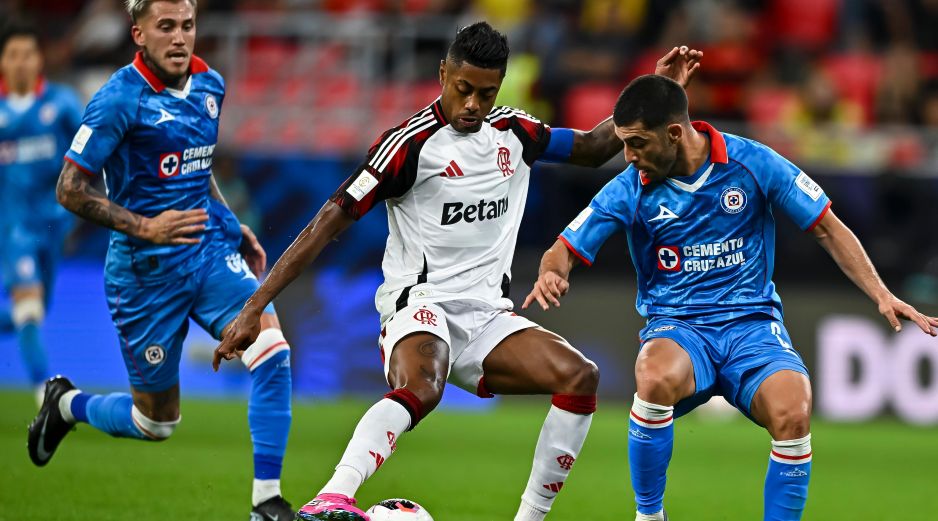 El conjunto celeste pagó caro cada una de sus desconcentraciones defensivas, especialmente en los primeros minutos, donde el cuadro brasileño impuso condiciones. EFE / N. Thekkayil