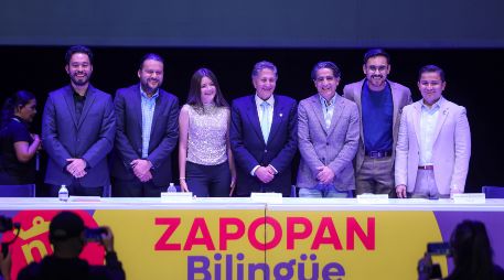 El costo de este programa de nueve niveles ronda los 35 mil pesos, sin embargo, gracias a estas becas, destacó el alcalde Juan José Frangie, las y los graduados podrán acceder a puestos de trabajo con un sueldo superior hasta en un 50% al promedio. EL INFORMADOR/ A. Navarro