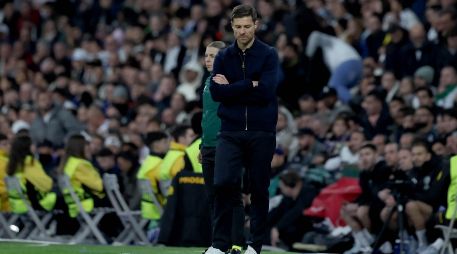 Xabi Alonso, quien tomó las riendas para esta temporada 2025-26, está en la cuerda floja. EFE/K. Huesca.