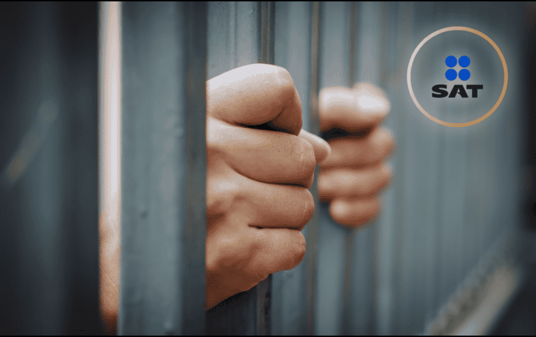 El Servicio de Administración Tributaria (SAT) se pronunció sobre las facturas falsas y las repercusiones legales para quienes las emitan. ESPECIAL / CANVA