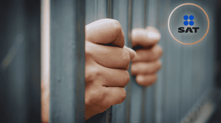 El Servicio de Administración Tributaria (SAT) se pronunció sobre las facturas falsas y las repercusiones legales para quienes las emitan. ESPECIAL / CANVA