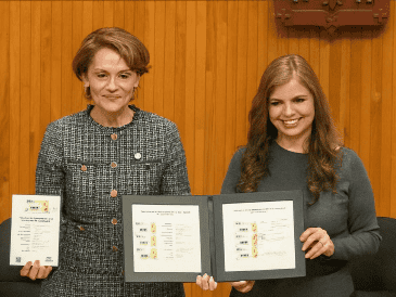 Karla Planter Pérez, coincidió en que, con este acto, la historia de la UdeG se entrelaza con una de las expresiones más nobles de la comunicación humana. ESPECIAL / UdeG