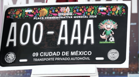 Solo se emitirán 60 mil placas conmemorativas del Mundial 2026, 20 mil de cada color, y obtenerlas será opcional. ESPECIAL/X @ClaraBrugadaM
