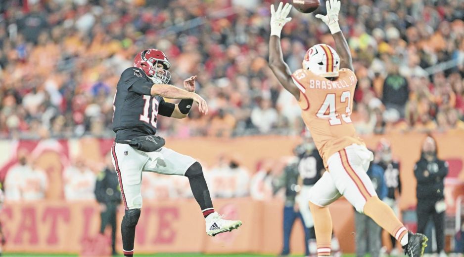 El quarterback de Atlanta completó 30 de 44 pases para 373 yardas. AFP/J. Aguilar