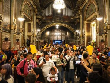 El altar, además, fue adornado con los colores de la bandera de México, para resaltar la importancia de la imagen religiosa para la nación mexicana. EL INFORMADOR/ J. Acosta