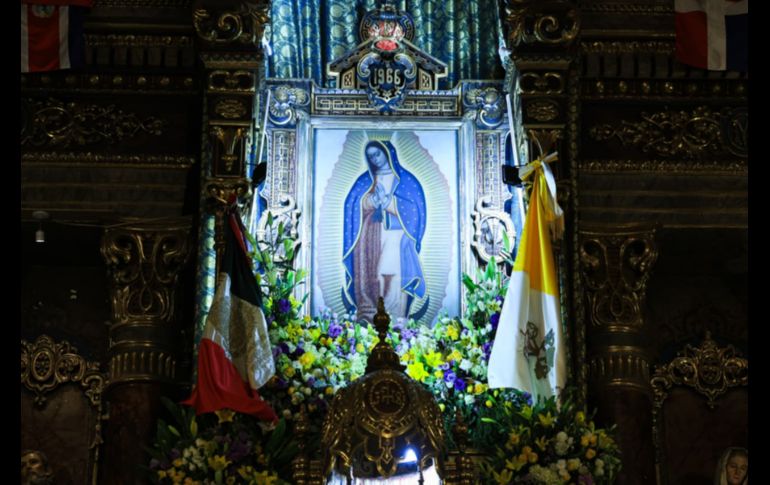 El altar, además, fue adornado con los colores de la bandera de México, para resaltar la importancia de la imagen religiosa para la nación mexicana. EL INFORMADOR/ J. Acosta