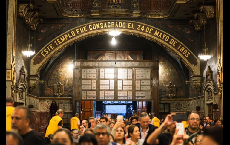 El altar, además, fue adornado con los colores de la bandera de México, para resaltar la importancia de la imagen religiosa para la nación mexicana. EL INFORMADOR/ J. Acosta