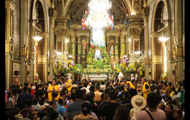 El altar, además, fue adornado con los colores de la bandera de México, para resaltar la importancia de la imagen religiosa para la nación mexicana. EL INFORMADOR/ J. Acosta