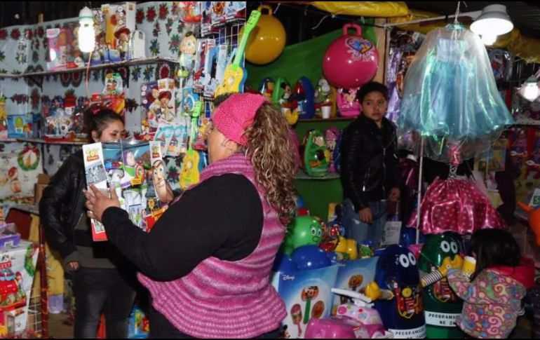Es una tradición que los tianguis nocturnos animen varias colonias de Guadalajara, Zapopan, Tlaquepaque y Tonalá. NTX / ARCHIVO