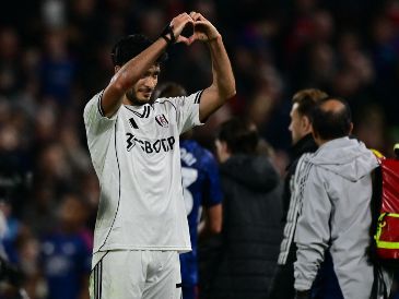 Aunque no logró hacerse presente en el marcador y mantuvo su racha sin gol, el trabajo de Raúl Jiménez en el frente de ataque fue clave para generar espacios y contribuir al funcionamiento ofensivo del conjunto londinense. AFP / ARCHIVO