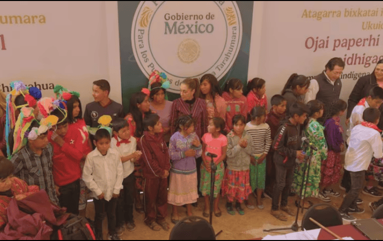 Durante una gira de trabajo por el municipio de Guadalupe y Calvo, Sheinbaum reconoció que existen dificultades en los caminos de la región por la violencia armada. SUN/ESPECIAL