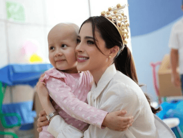 Bosch compartió un video del momento en que visitó a los menores, pacientes del área de oncología, que la recibieron con abrazos y sonrisas. ESPECIAL/Instagram @Fátima Bosch